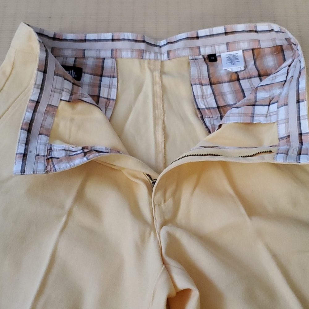 ★Ashworth Men's Yelloe Shorts - Picture 6 of 6